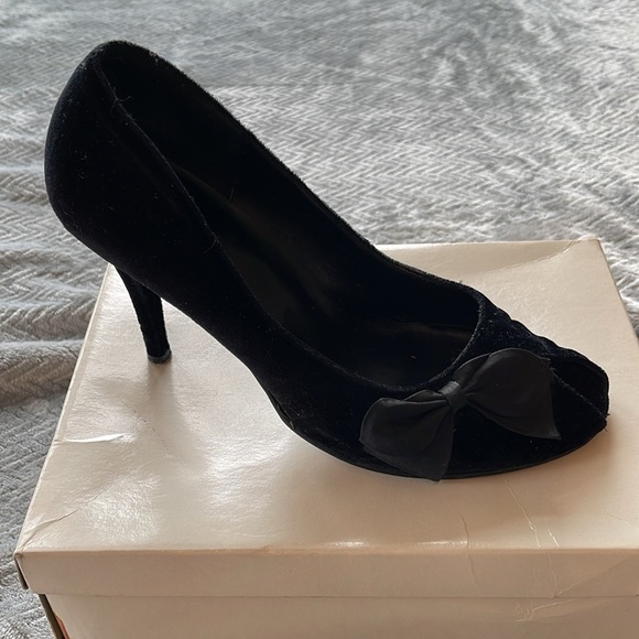 Amanda Smith 242 Gwen Black Velvet Heels - Peep Toe - Size 9 1/2 - Picture 3 of 7